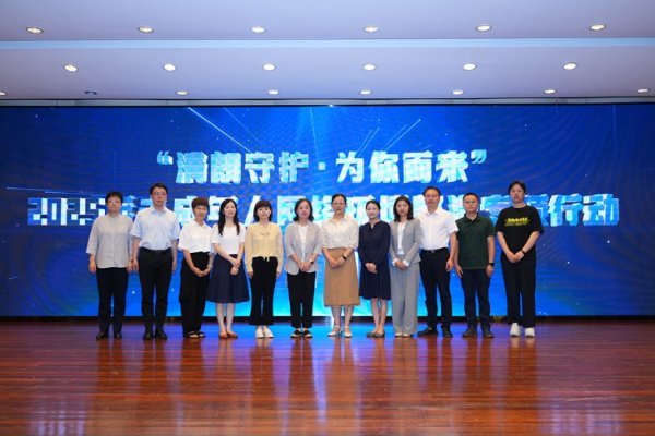启天配资 在沟通对话中“破题”AI时代未成年人网络保护，首份未成年人科学使用AI倡议书徐徐展开“上海方案”