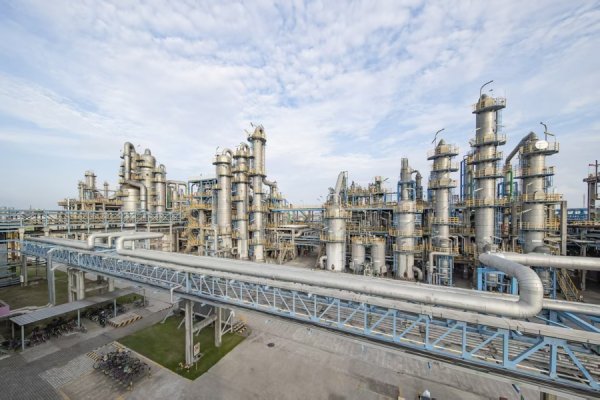 爱优配 每4辆中国车就有1辆用它的材料，面对外部“黑天鹅”，这家德国企业选择加码